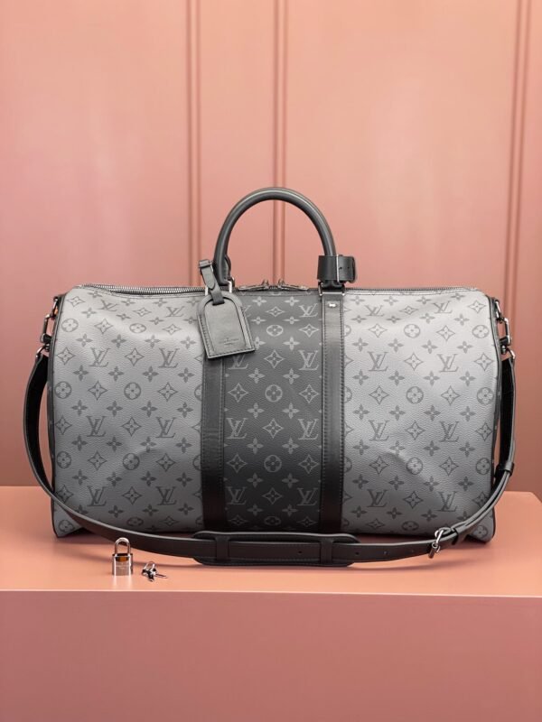 Keepall Bandoulière 50 Travel Bag. BW01
