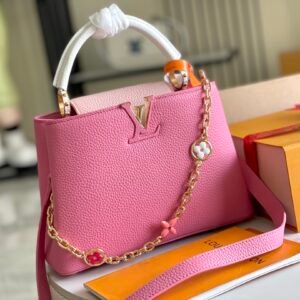 Feminine Capucines Mini bag. BW01