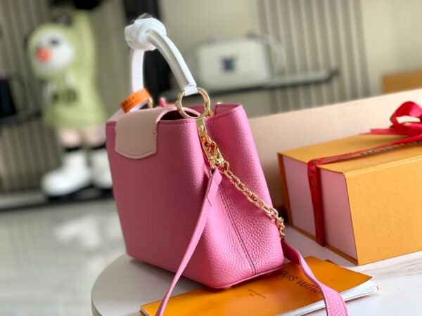 Feminine Capucines Mini bag. BW01 - Image 4