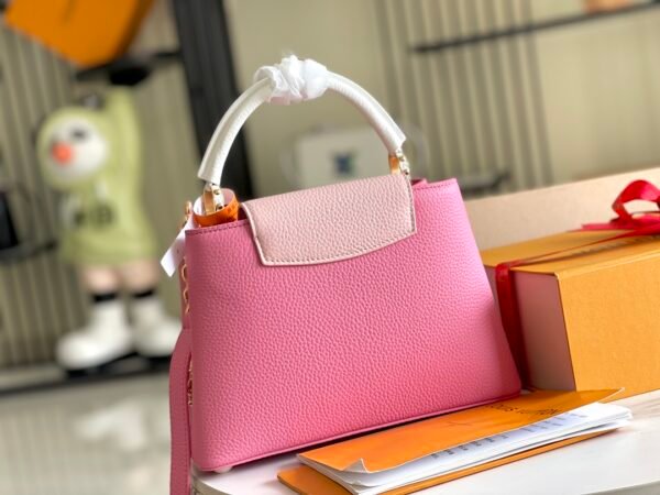 Feminine Capucines Mini bag. BW01 - Image 3