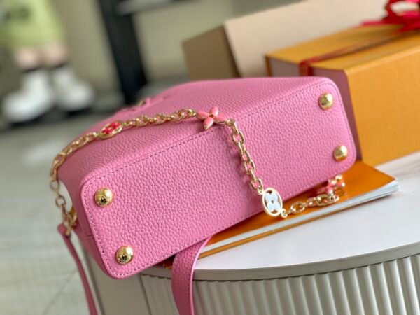 Feminine Capucines Mini bag. BW01 - Image 9