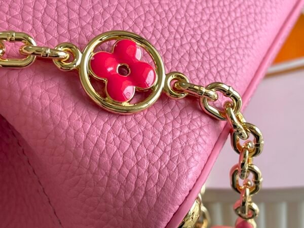 Feminine Capucines Mini bag. BW01 - Image 7