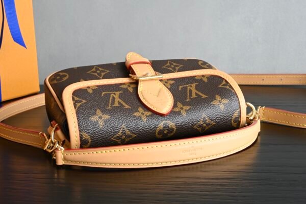 Iconic Monogram canvas Nano Diane. BW01 - Image 5