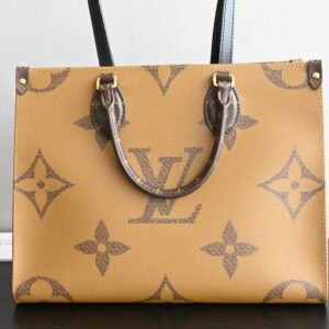 OnTheGo GM tote bag. BW01