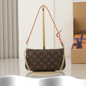 Louis Vuitton Pochette Accessoires in Monogram canvas.BW01