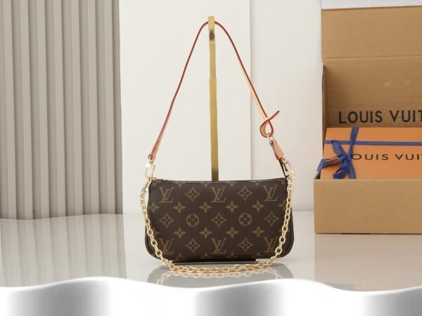 Louis Vuitton Pochette Accessoires in Monogram canvas.BW01