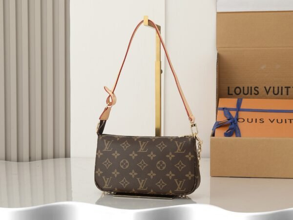 Louis Vuitton Pochette Accessoires in Monogram canvas.BW01 - Image 4
