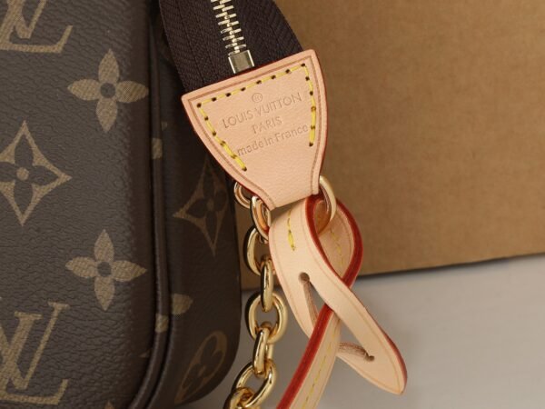 Louis Vuitton Pochette Accessoires in Monogram canvas.BW01 - Image 6