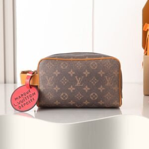 M83112 Locker Dopp Kit Monogram canvas pouch.BW01