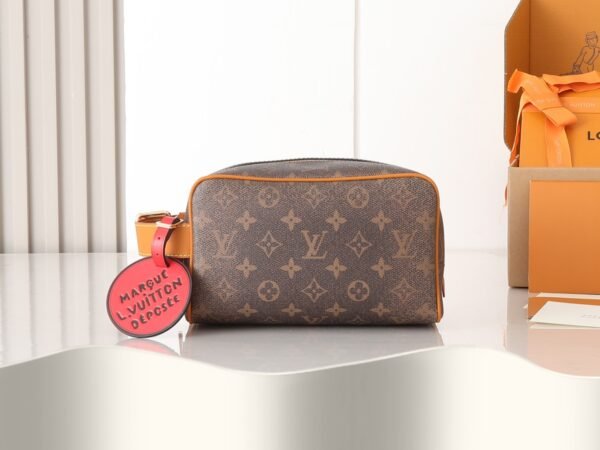 M83112 Locker Dopp Kit Monogram canvas pouch.BW01