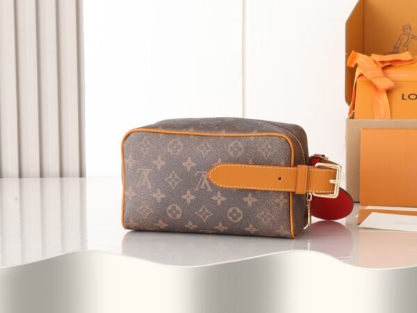 M83112 Locker Dopp Kit Monogram canvas pouch.BW01 - Image 3
