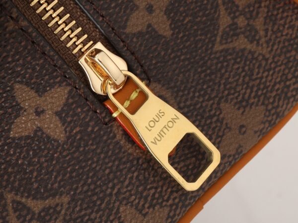 M83112 Locker Dopp Kit Monogram canvas pouch.BW01 - Image 7