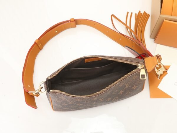 M11623 The Pochette Accessoire XL  Monogram Dust canvas Handbag.BW01 - Image 8
