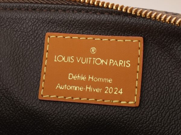 M11623 The Pochette Accessoire XL  Monogram Dust canvas Handbag.BW01 - Image 9