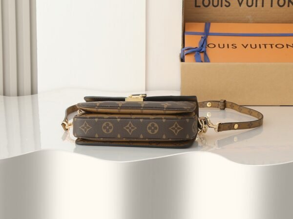 M44876  Pochette Metis East West Handbag.BW01 - Image 4