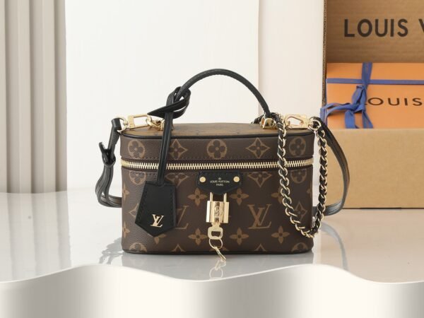M47125 Vanity Chain Pouch Monogram Reverse Canvas. BW01