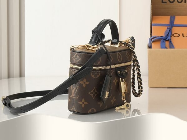 M47125 Vanity Chain Pouch Monogram Reverse Canvas. BW01 - Image 2