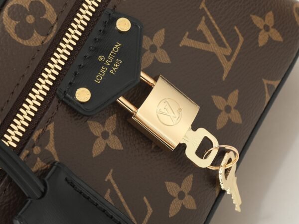 M47125 Vanity Chain Pouch Monogram Reverse Canvas. BW01 - Image 5