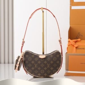M46828 Croissant MM handbag.BW01