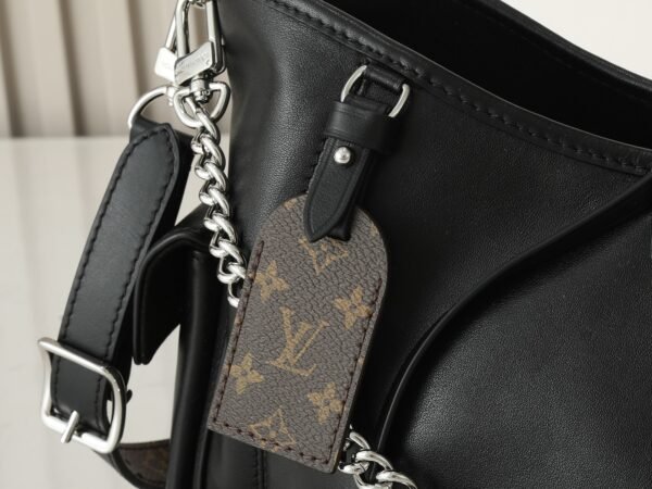 M24861 CarryAll Cargo Handbag.BW01 - Image 6