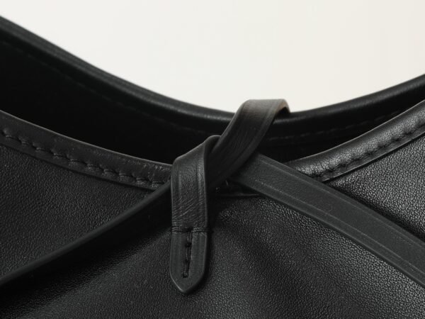 M24861 CarryAll Cargo Handbag.BW01 - Image 7