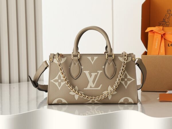 M23641 OnTheGo East West tote Handbag.BW01