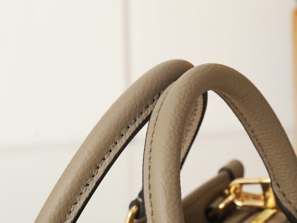 M23641 OnTheGo East West tote Handbag.BW01 - Image 5