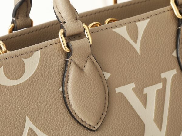 M23641 OnTheGo East West tote Handbag.BW01 - Image 6