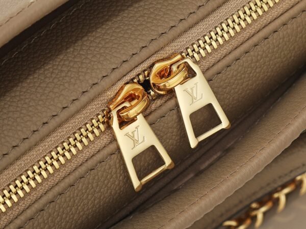 M23641 OnTheGo East West tote Handbag.BW01 - Image 7