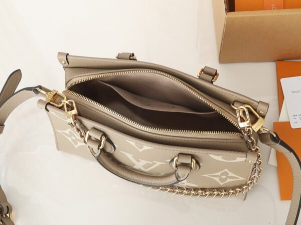M23641 OnTheGo East West tote Handbag.BW01 - Image 8