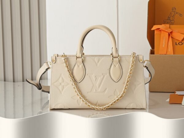 M23698 OnTheGo East West tote Handbag. BW01
