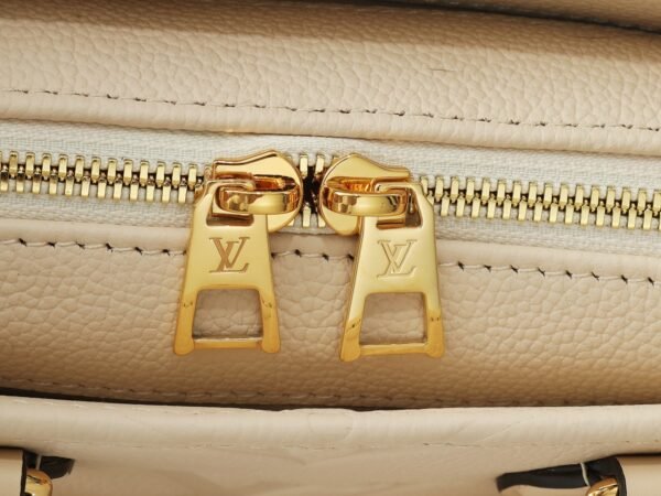 M23698 OnTheGo East West tote Handbag. BW01 - Image 7
