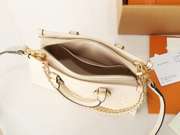 M23698 OnTheGo East West tote Handbag. BW01 - Image 8