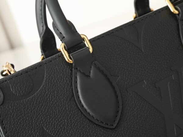 M23641 OnTheGo East West tote Handbag.BW01 - Image 6