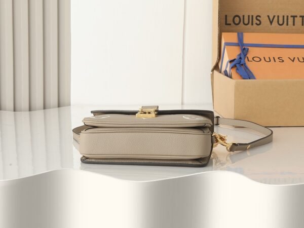 M23081  East-West Pochette Metis Handbag.BW01 - Image 4