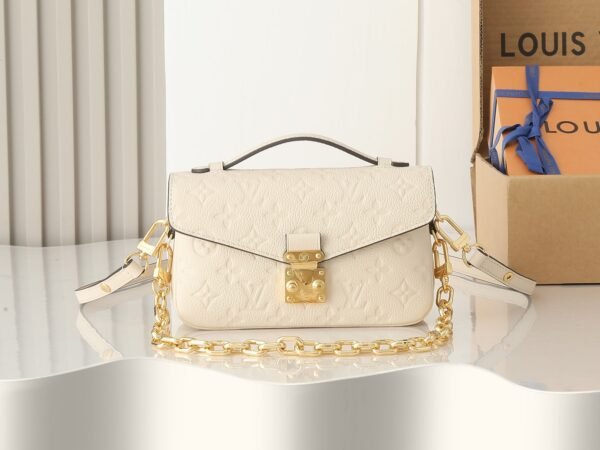 M22942  East-West Pochette Métis Handbag.BW01
