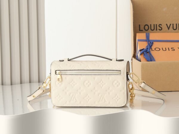 M22942  East-West Pochette Métis Handbag.BW01 - Image 3