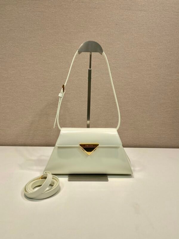 1BD343 Leather handbag - White. BW02