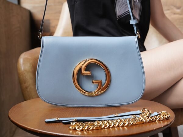 699268 BLONDIE BLUE HANDBAG.BW01