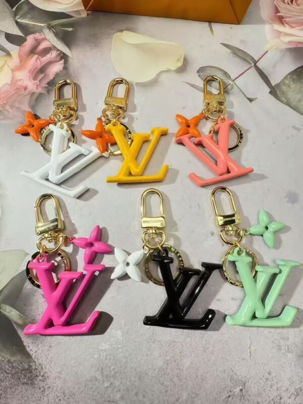 Pop flower signature Keyring gold tone metal.JW01