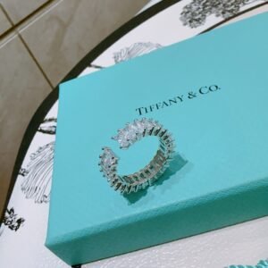 Adjustable Platinum ring.JW01