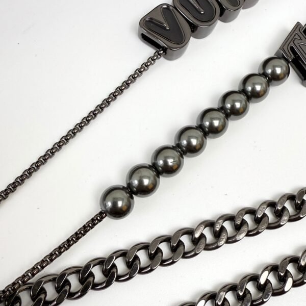 Chain belt made of pearls, beads,metallic letters that spell out VU!TT0N.JW01 - Image 7