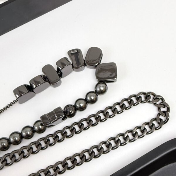 Chain belt made of pearls, beads,metallic letters that spell out VU!TT0N.JW01 - Image 6