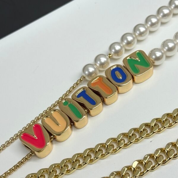 Golden Chain belt made of pearls, beads,metallic letters that spell out VU!TT0N.JW01 - Image 2