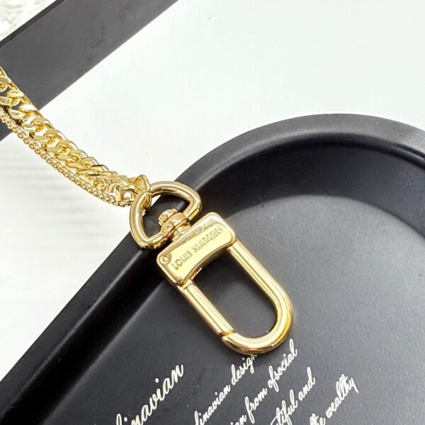 Golden Chain belt made of pearls, beads,metallic letters that spell out VU!TT0N.JW01 - Image 6