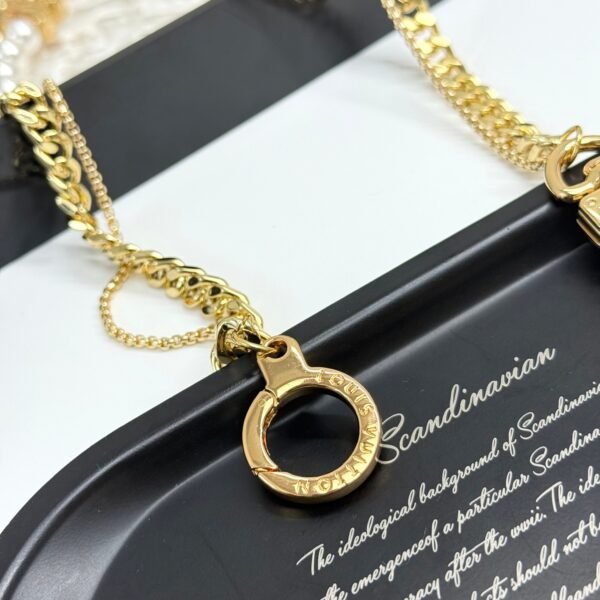 Golden Chain belt made of pearls, beads,metallic letters that spell out VU!TT0N.JW01 - Image 8