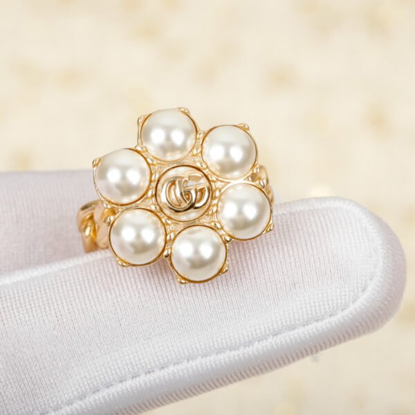 Classic double G Swarovski pearl ring.JW01 - Image 3
