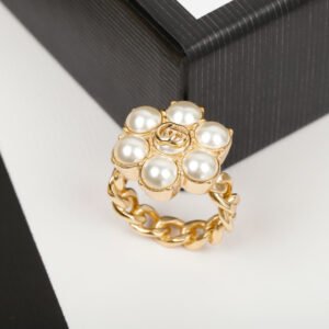 Classic double G Swarovski pearl ring.JW01