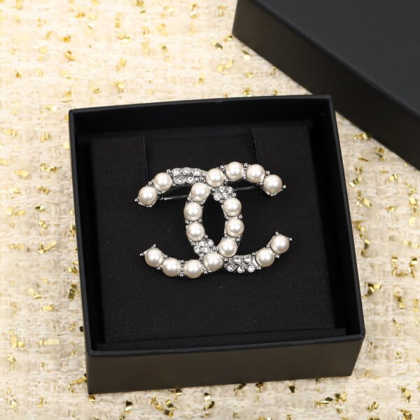 Double C pearl logo Brooch.JW01 - Image 2