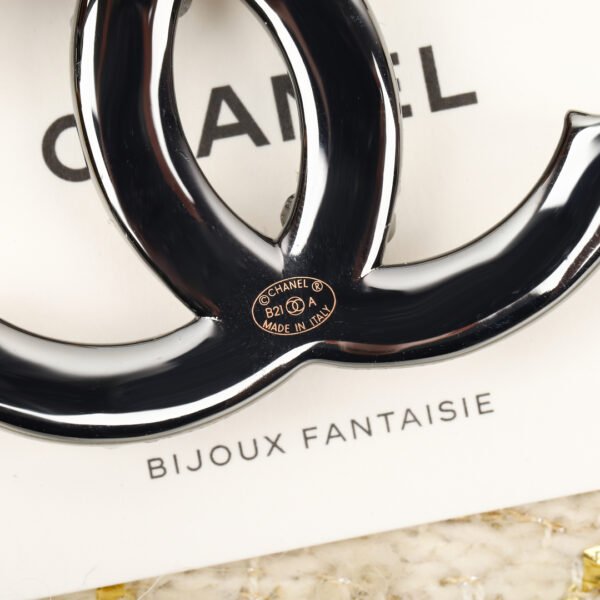 Double C pearl logo Brooch.JW01 - Image 7